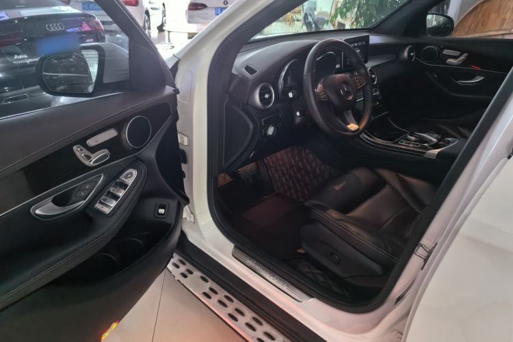 Used Mercedes-Benz GLC 2018 GLC 260 4MATIC Dynamic Edition Interior 3