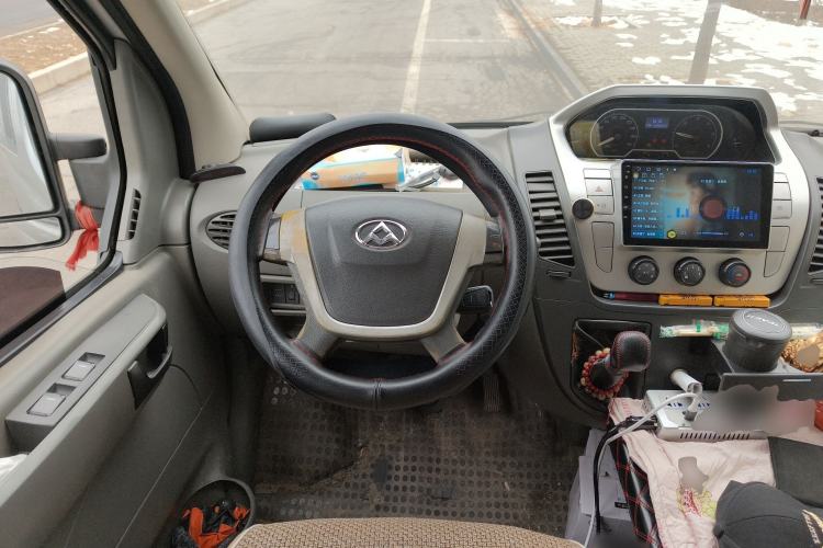 Used SAIC MAXUS Xintu V80 2016 2.5T Manual Aoyuntong National IV Short Wheelbase Mid-Roof 6-Seater