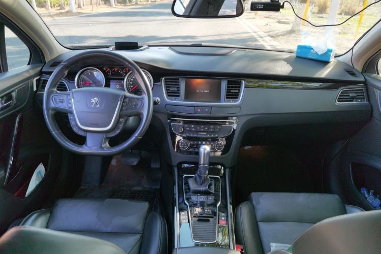 Used Peugeot 508 2015 1.8THP Automatic Flagship Edition Center Console