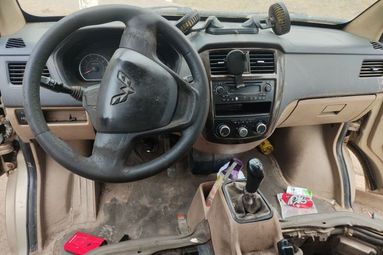 Used Wuling Rongguang 2014 1.5L S Standard Version