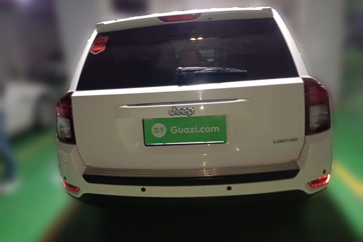 Used Jeep Compass 2011 2.4L four-wheel drive Comfort version Rear