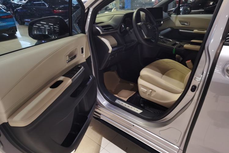 Used Toyota Granvia 2022 2.5L Hybrid Prestige Edition