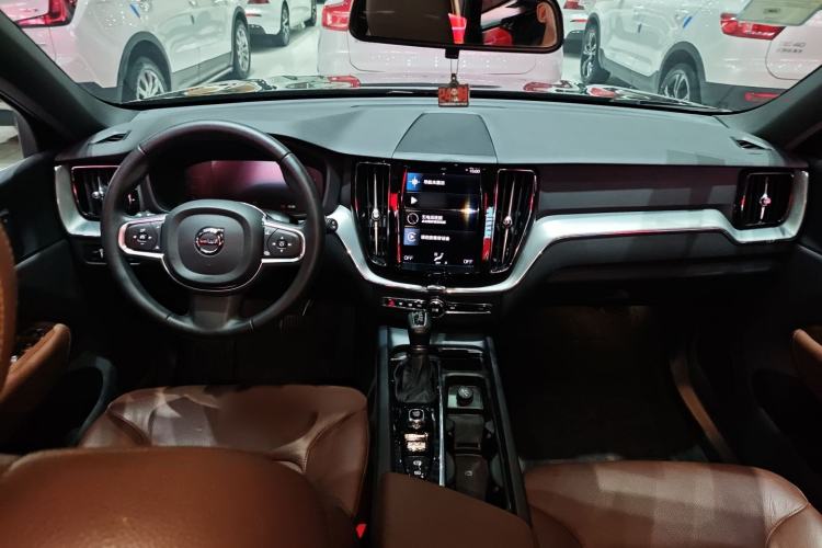 Used Volvo XC60 2021 T5 4x4 Smart Luxury Edition