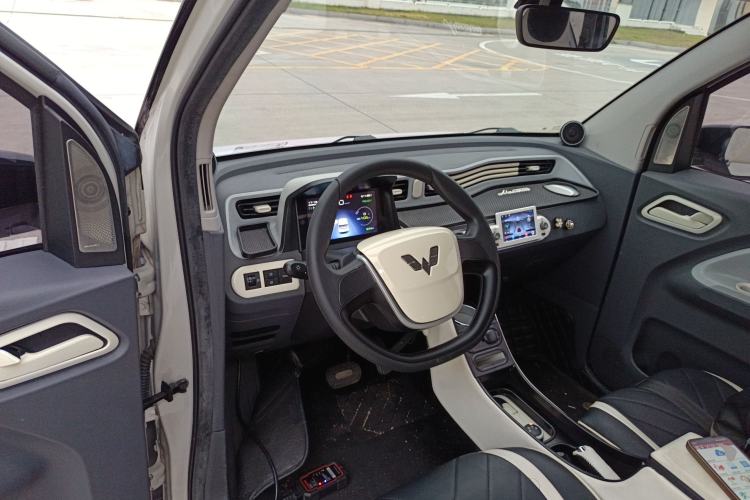 Used Wuling Hongguang MINIEV 2022 Macaron Premium Model – Lithium Iron Phosphate Center Console