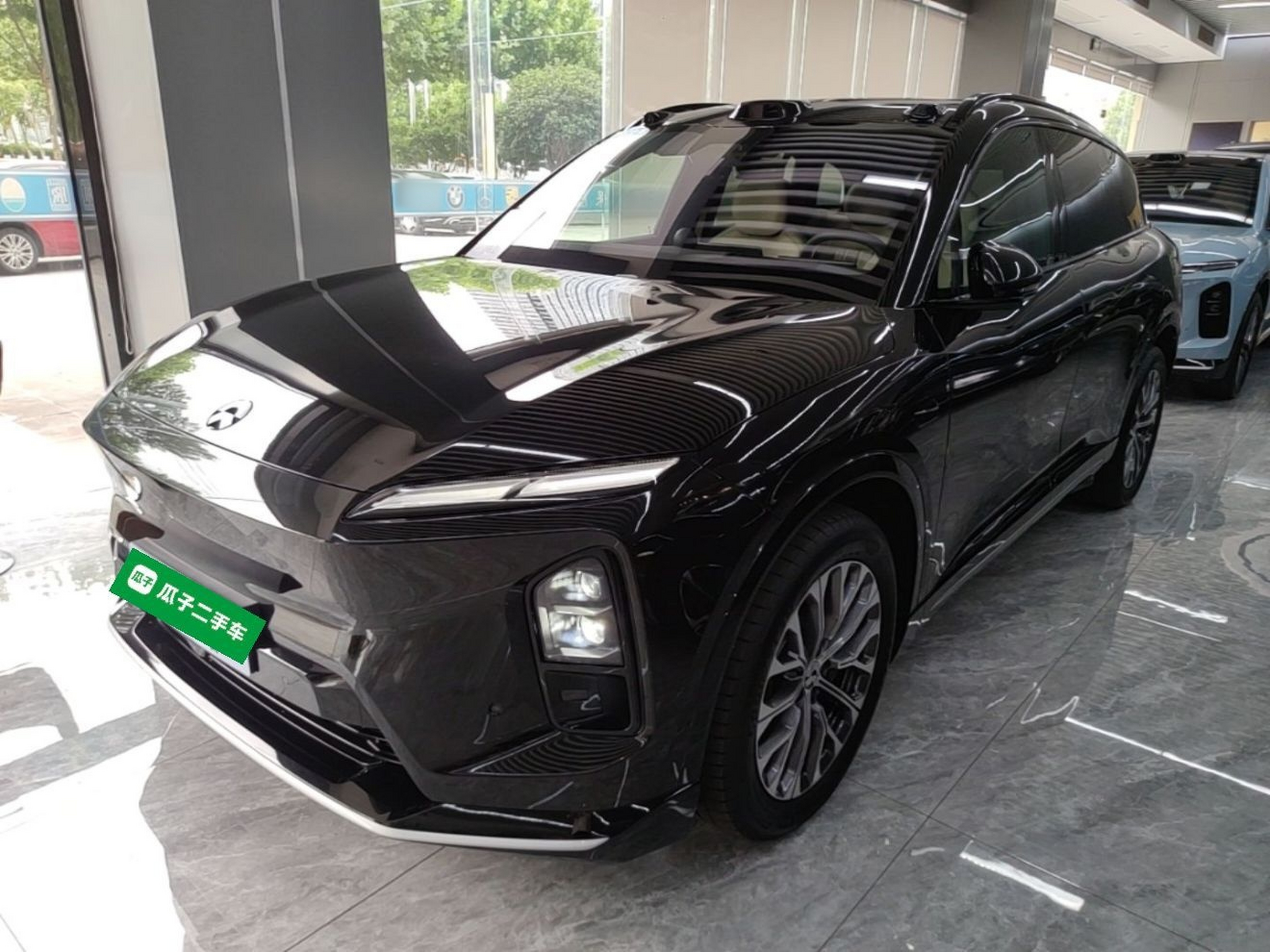 Unter der Vorderseite des Autos