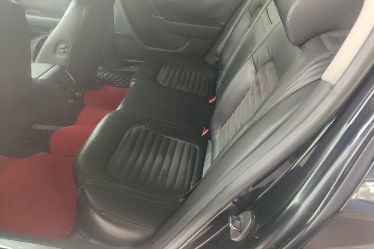 Used Volkswagen Magotan 2012 1.8TSI Prestige Model Left Rear Seat