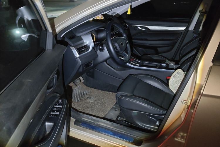 Used Geely Auto Emgrand 2019 Leading Edition 1.5L CVT Upward-Connected Model China VI Standard Driver Seat