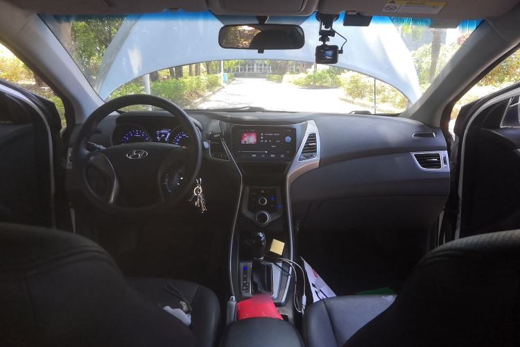 Used Hyundai Elantra (5th Generation / Langdong) 2016 1.6L Automatic Smart Version