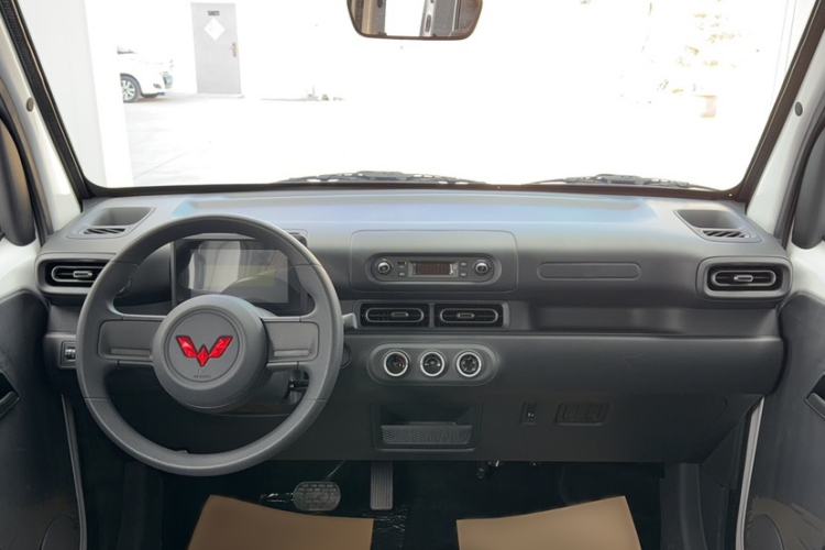 Used Wuling Zhiguang New Energy 2025 Comfort Model Interior 5