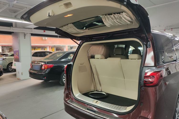 Used Buick GL8 2022 ES Landtrek 653T Luxury Edition