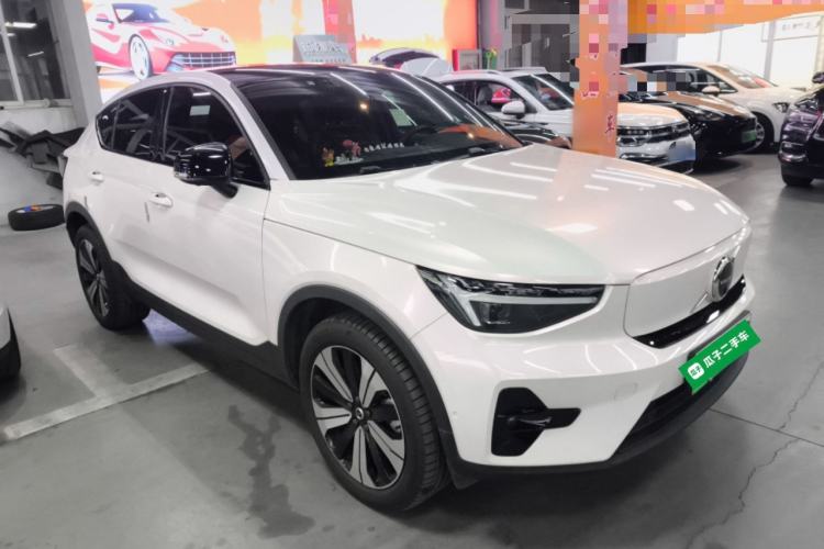 Used Volvo C40 2022 Long-Range PRO Version Front Right 45 Deg