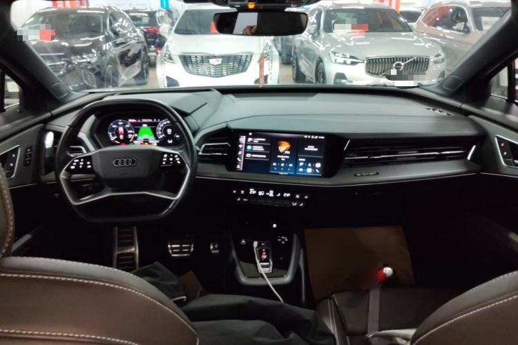 Used Audi Q5 e-tron 2023 40 e-tron Shining Edition Mecha Kit Center Console