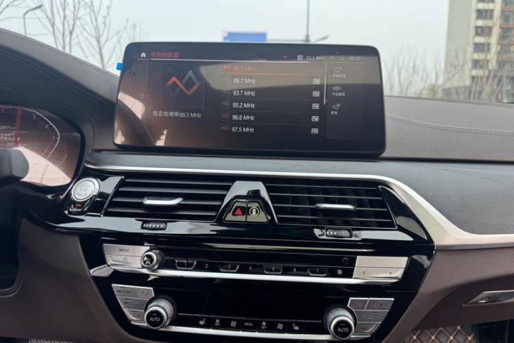 Used BMW 5 Series 2022 Second Facelift 530Li Leading Edition M Sport Package
