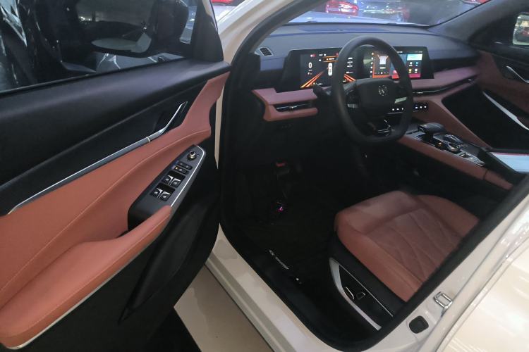 Used CHANGAN CS75 PLUS 2024 3rd Generation Champion Edition 1.5T Intelligent Drive Dynamic Model
