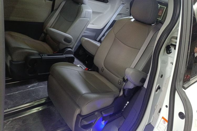 Used Toyota Granvia 2023 2.5L Hybrid Prestige PLUS Edition