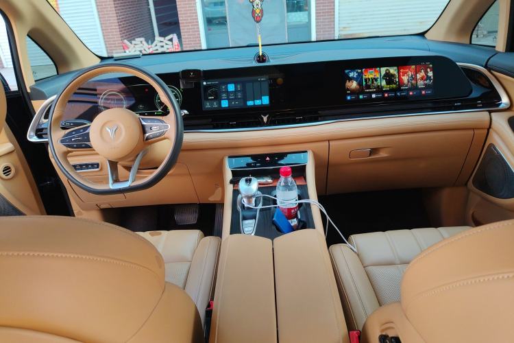 Used VOYAH Dream 2024 PHEV Extended-Range Premium Edition Center Console