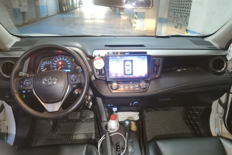 Used Toyota RAV4 2015 2.0L CVT Two-Wheel Drive Fashion Edition