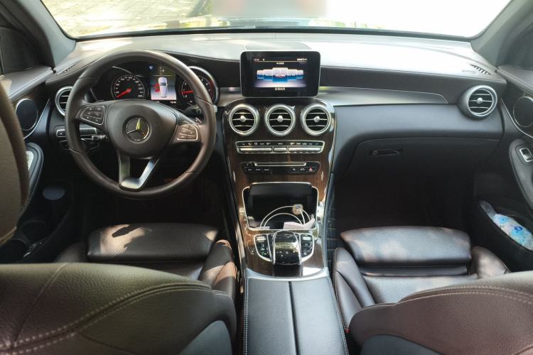 Used Mercedes-Benz GLC 2018 Facelift GLC 260 4MATIC Luxury Edition
