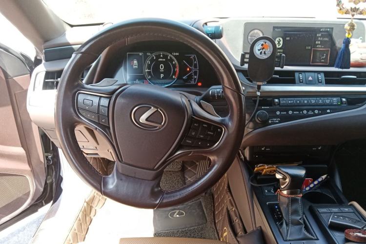 Used Lexus ES 2018 200 Excellence Edition China VI Standard
