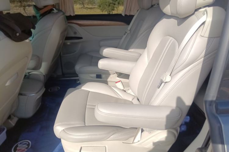 Used Buick GL8 2017 ES 28T Comfort Model China V Standard
