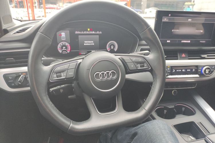 Used Audi A4L 2022 40 TFSI Luxury Dynamic Model Steering Wheel