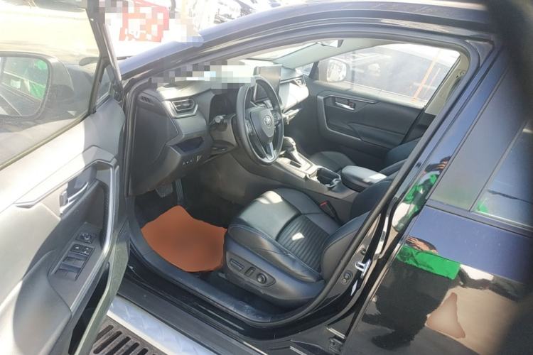 Used Toyota Wildlander 2020 2.0L CVT Two-Wheel Drive Tech Edition Driver Seat