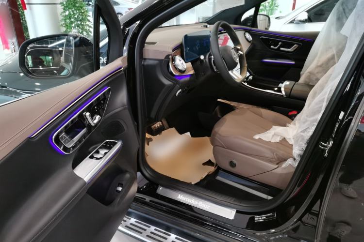 Used Mercedes-Benz EQE SUV 2024 500 4MATIC Pioneer Edition Driver Seat