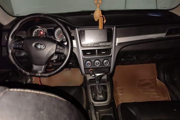 Used Bestune B30 2016 1.6L Automatic Premium Edition Center Console