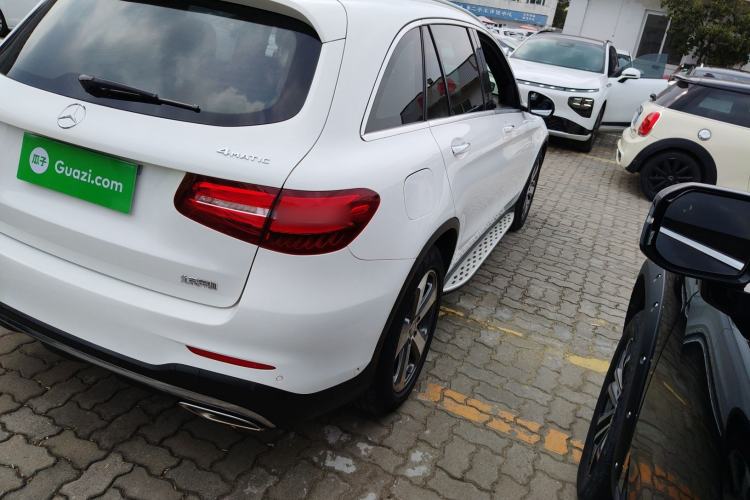 Used Mercedes-Benz GLC 2017 GLC 260 4MATIC Luxury Model Exterior 3