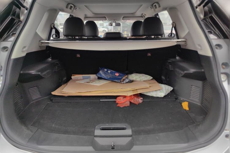 Used Nissan X-Trail 2015 2.5L CVT Leading MAX Edition 4WD Trunk