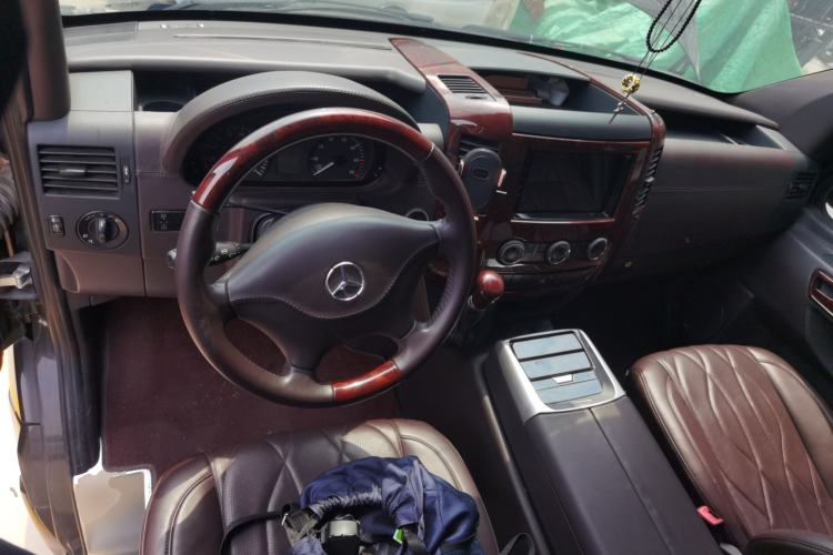 Used Mercedes-Benz Sprinter  Center Console