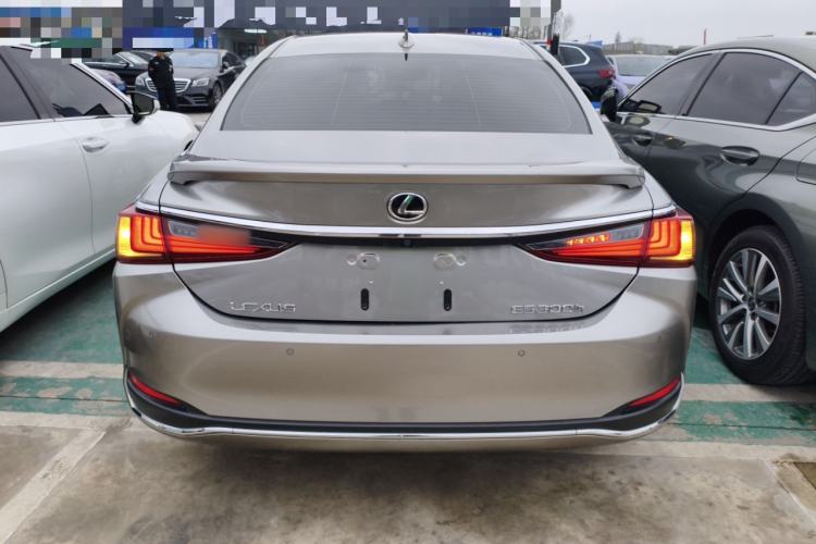 Used Lexus ES 2022 300h Excellence Edition
