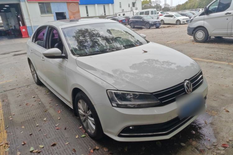 Used Volkswagen Sagitar 2015 230TSI Automatic Comfort Version Front Right 45 Deg