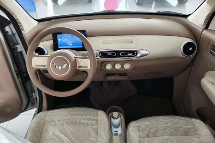 Used Wuling Hongguang MINIEV 2025 Four-Door Version Advanced Edition Center Console