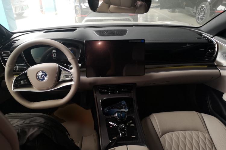 Used BYD Han 2025 DM-i 125KM LiDAR-Powered Intelligent Driving Model Center Console