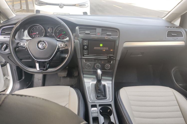 Used Volkswagen Golf 2019 280TSI DSG Comfort Version China VI Standard Center Console