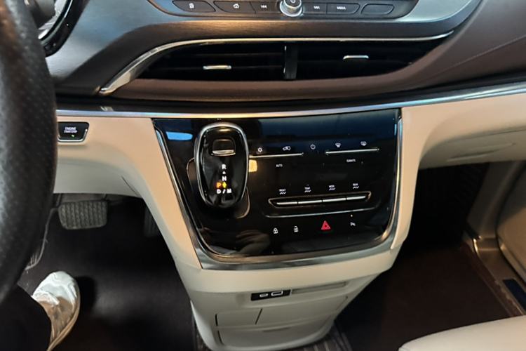 Used Buick GL8 2020 Land Business Class 652T Luxury Model
