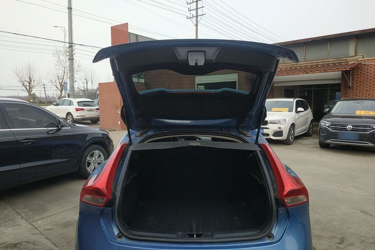 Used Volvo V40 2016 T3 Zhiyi Edition
