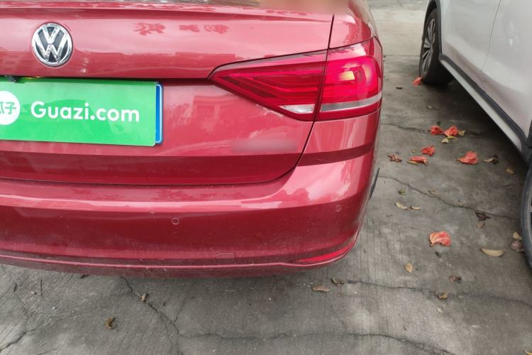 Used Volkswagen Lavida 2015 1.6L Automatic Fashion Edition Exterior 3