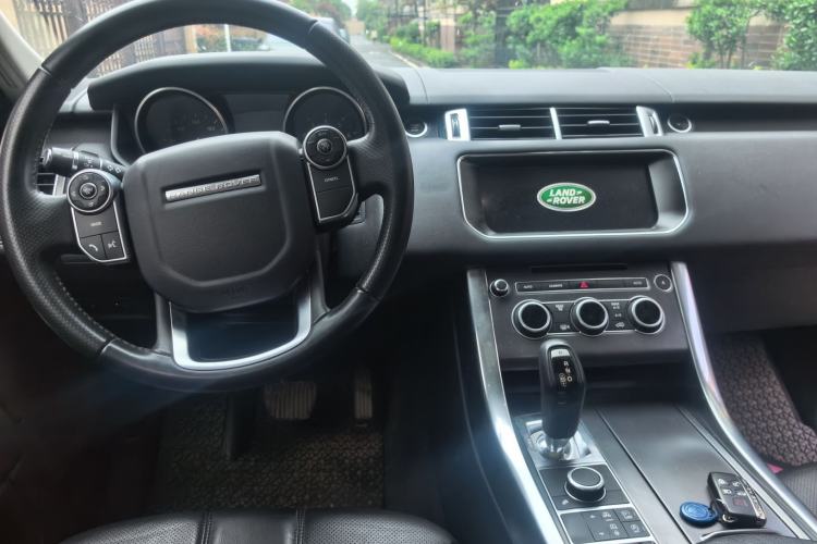 Used Land Rover Range Sport 2017 3.0 SC V6 SE Center Console