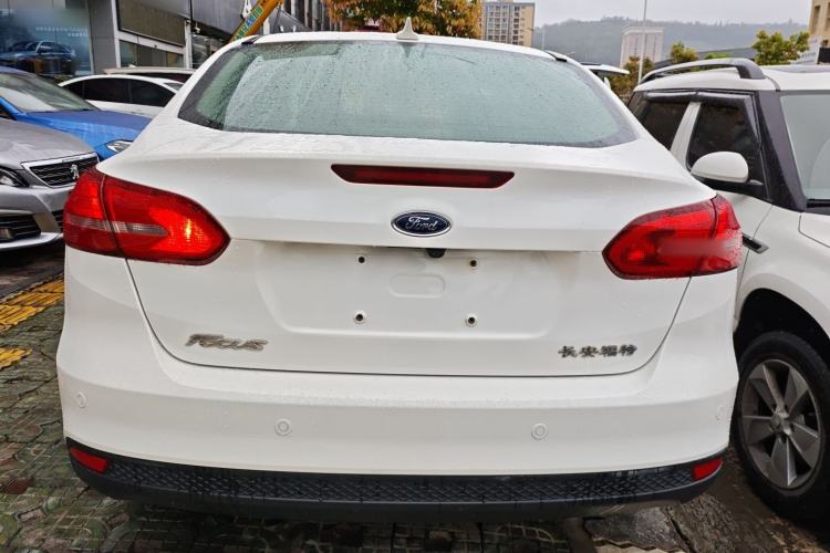 Used Ford Focus 2018 Sedan Classic 1.6L Automatic Trendy SmartDrive Edition
