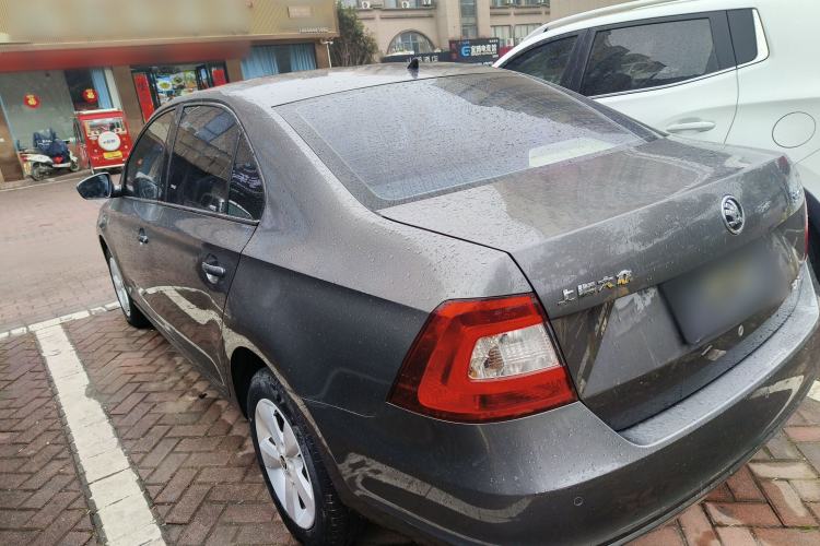 Used Skoda Rapid 2015 1.6L Automatic Smart Selection Model