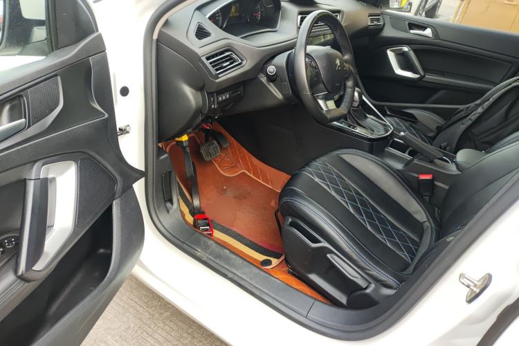 Used Peugeot 308 2019 1.6L Automatic Luxury Version China V Standard Interior 3