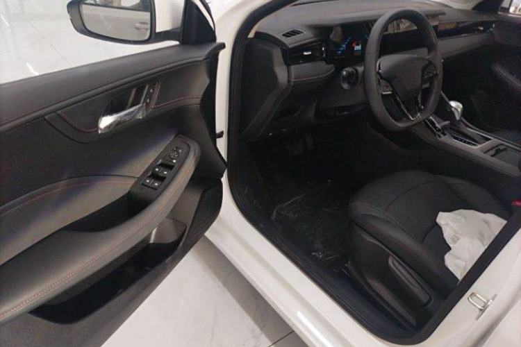 Used Roewe i5 2023 1.5L CVT Luxury Edition Interior 2