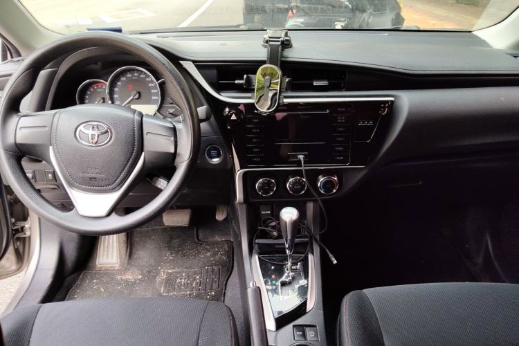 Used Toyota Corolla 2018 1.2T S-CVT GL Smart Enjoyment Version Center Console