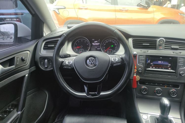 Used Volkswagen Golf 2016 230TSI Automatic Luxury Version
