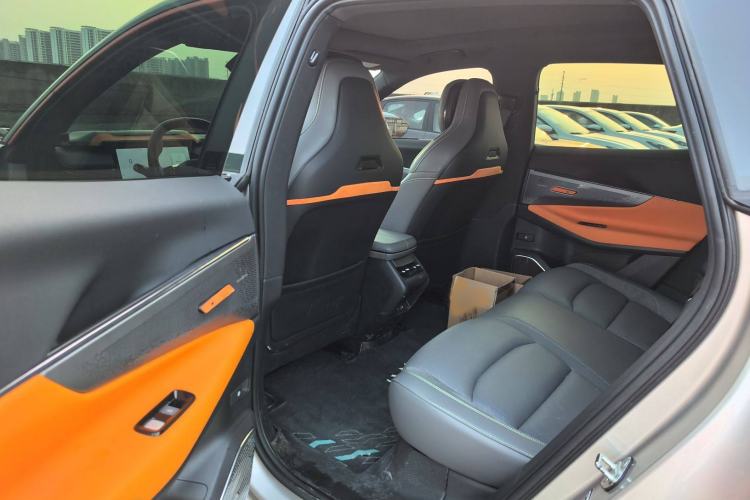 Used Lynk & Co 08 EM-P 2023 120km Long-Range Halo