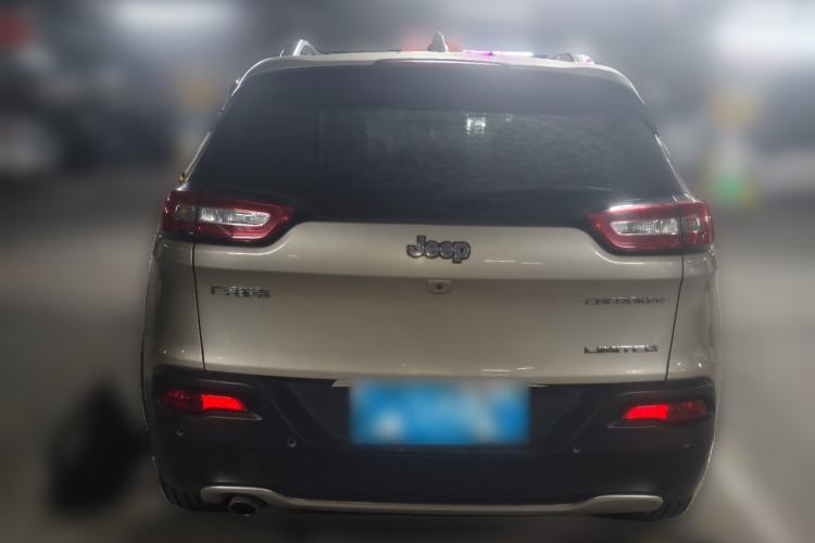 Used Jeep Cherokee 2017 2.0L Superior Edition
