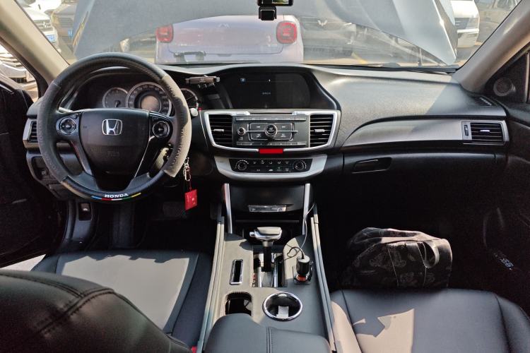 Used Honda Accord 2015 2.0L LX Comfort Edition Center Console