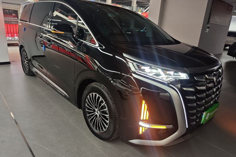 Used Denza D9 2022 DM-i 970 Four-Wheel Drive Flagship Model Front Right 45 Deg